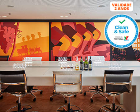 Espaço Porto Cruz | Visita Guiada e Prova de 3 Vinhos do Porto Harmonizada com Chocolates